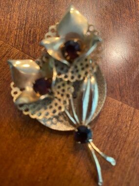 Vintage Gold-tone Floral Brooch with red Gem Accents